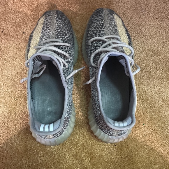 Yeezy350 size 9 - Picture 1 of 3